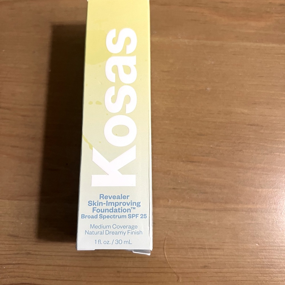 Kosas Revealer Skin Improving Foundation
Light Medium Neutral Warm 190